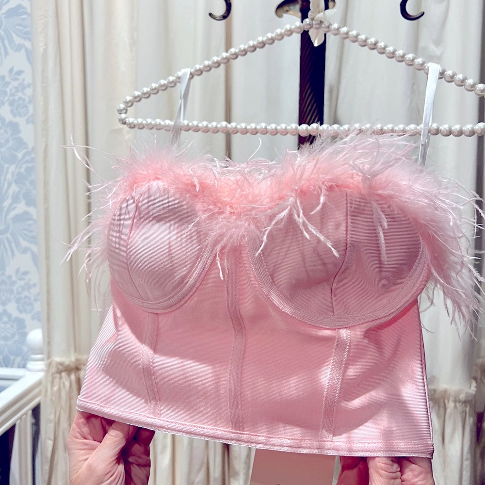 Superdown feathered top!